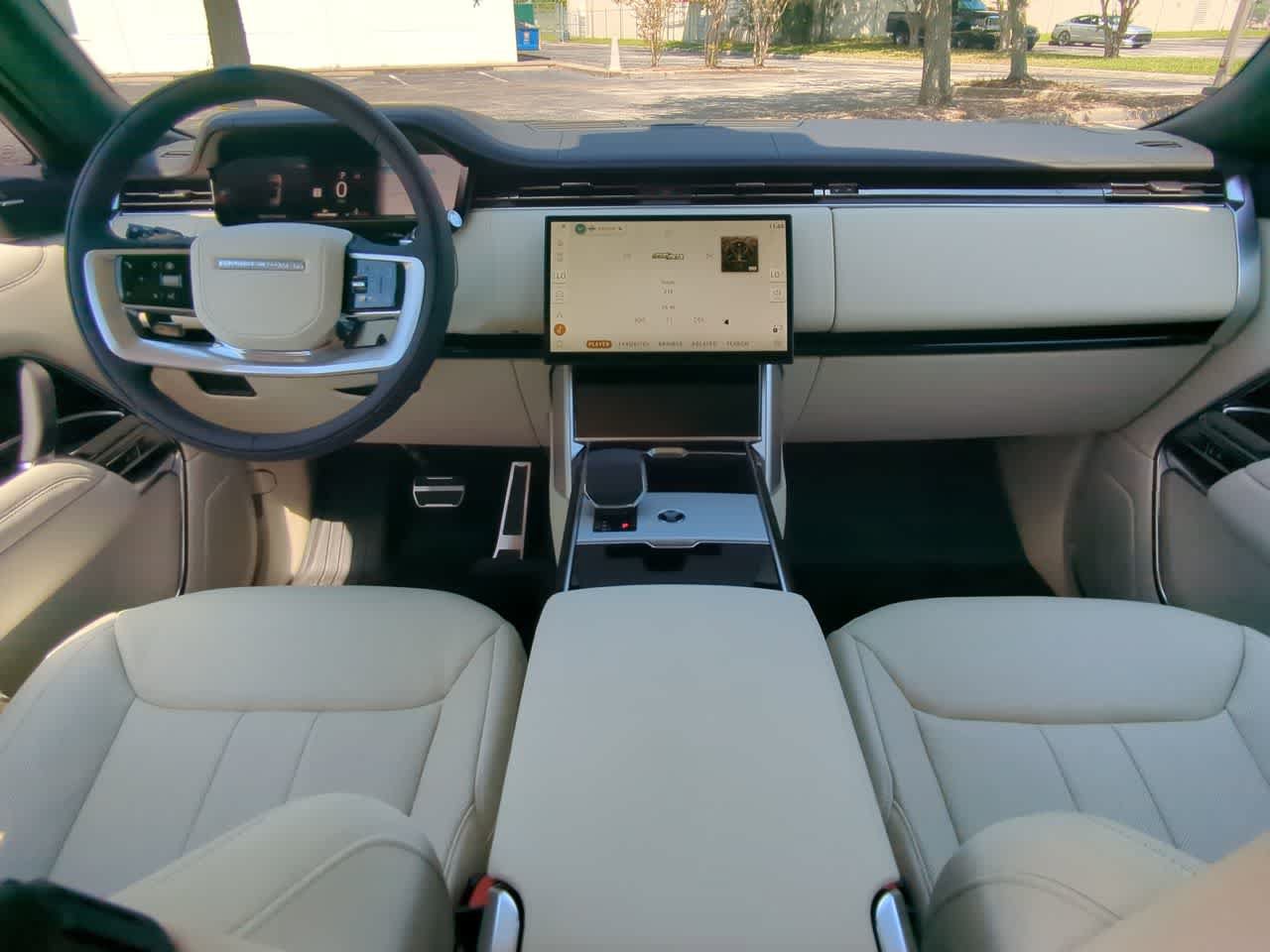 New 2026 Land Rover Range Rover Long Wheelbase SE AWD/4WD image 15