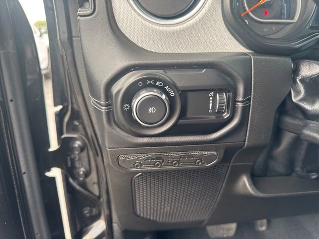 Used 2025 Jeep Wrangler Unlimited Sahara AWD/4WD image 14