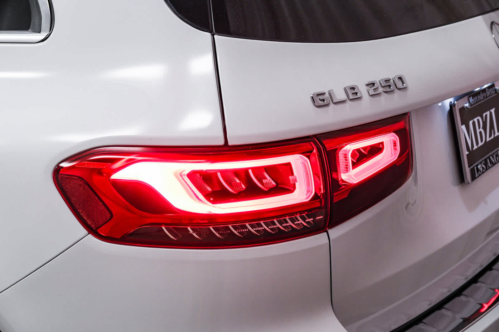 Used 2022 Mercedes-Benz GLB 250 4MATIC image 7