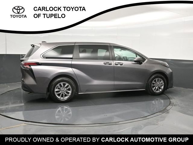 Used 2022 Toyota Sienna LE FWD image 4