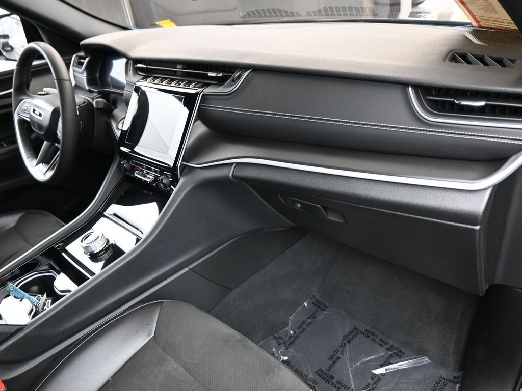 Used 2023 Jeep Grand Cherokee L Laredo image 42