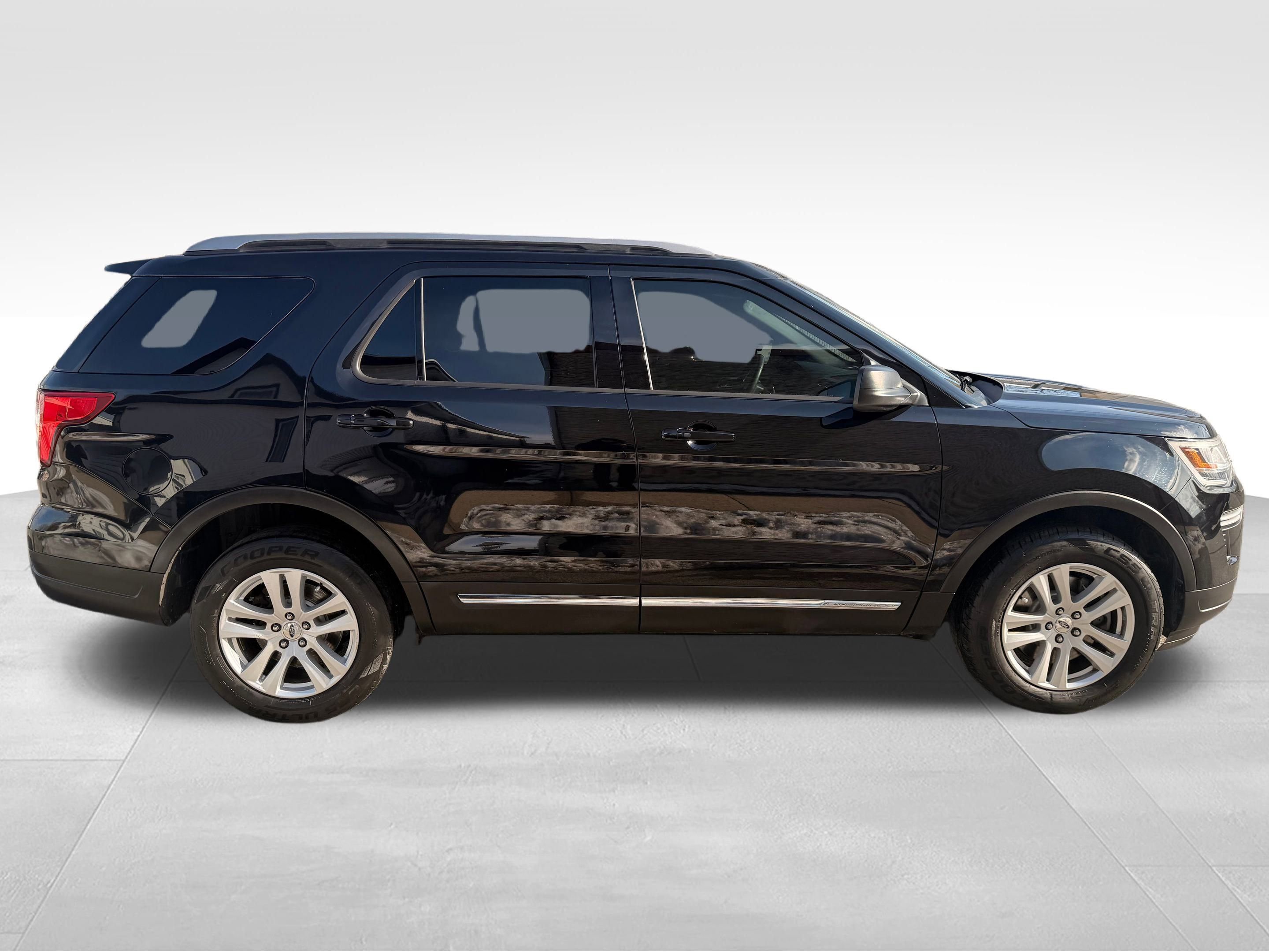 Used 2019 Ford Explorer XLT image 4