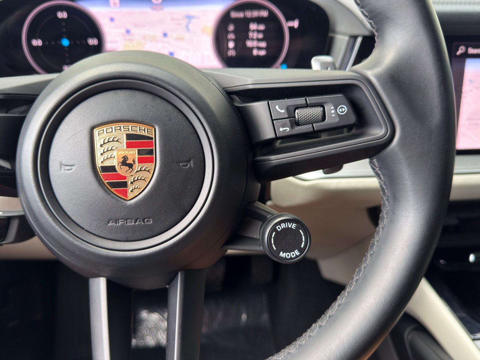 Used 2024 Porsche Cayenne AWD/4WD image 24