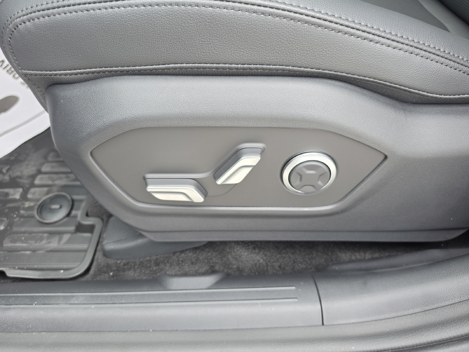 New 2027 Hyundai Santa Fe Limited FWD image 23