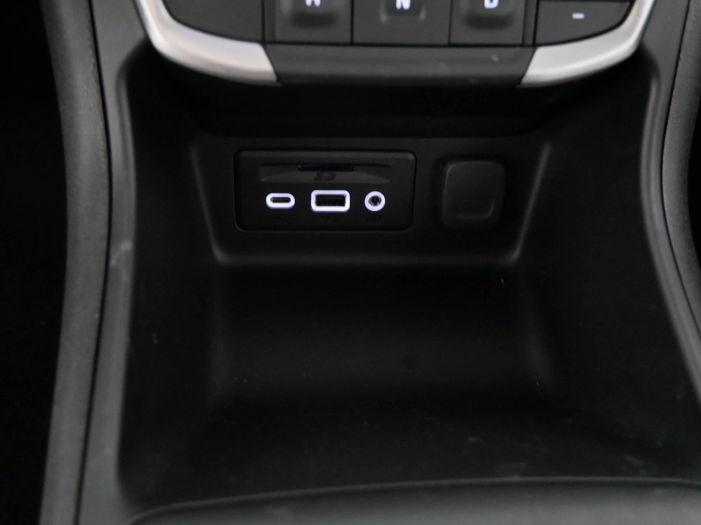 Used 2023 GMC Terrain SLT w/ Elevation Edition image 30