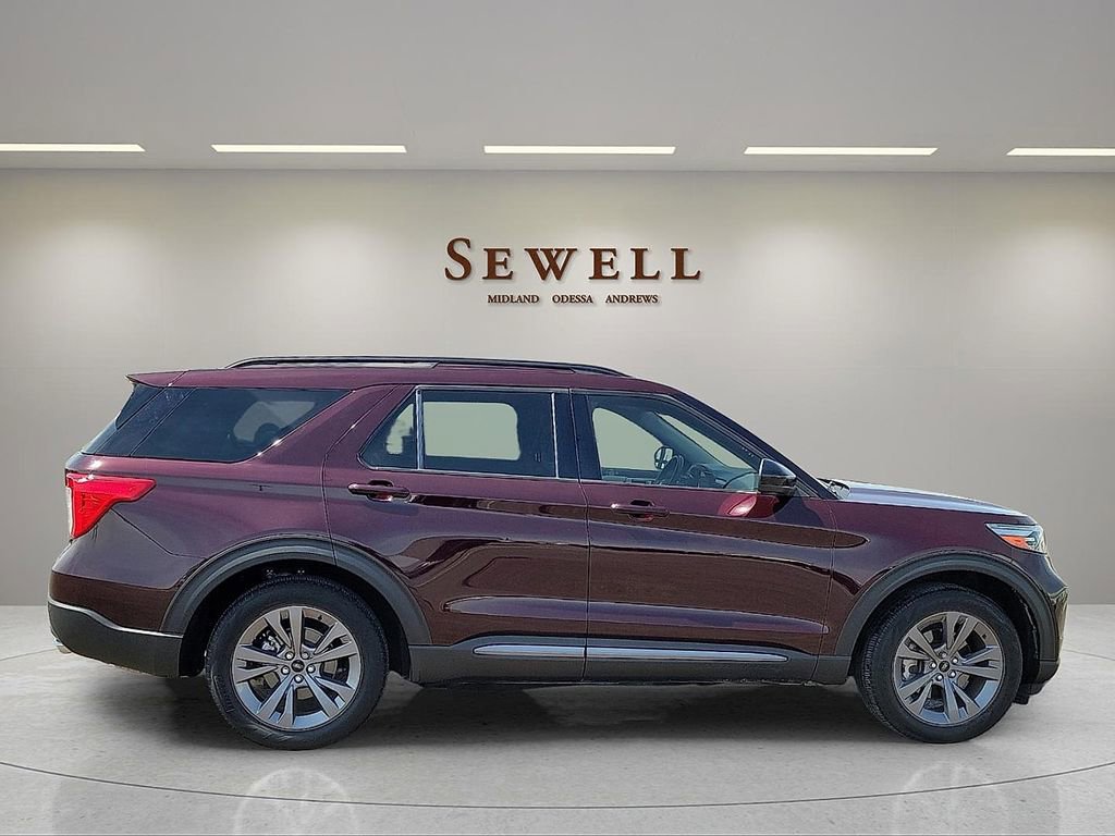 Used 2022 Ford Explorer XLT w/ Equipment Group 202A image 6