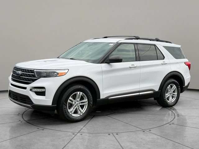 Certified 2020 Ford Explorer XLT w/ Equipment Group 202A AWD/4WD image 3