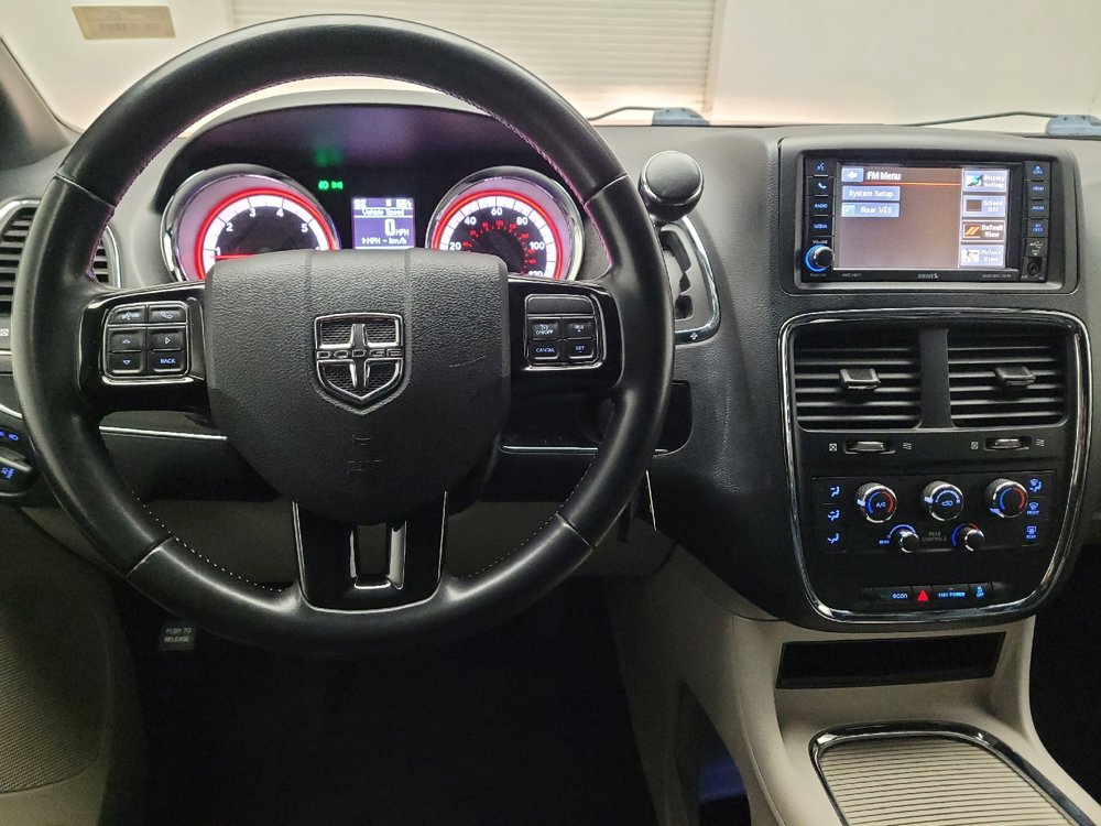 Used 2017 Dodge Grand Caravan SXT w/ Rear Park Assist Package FWD image 22