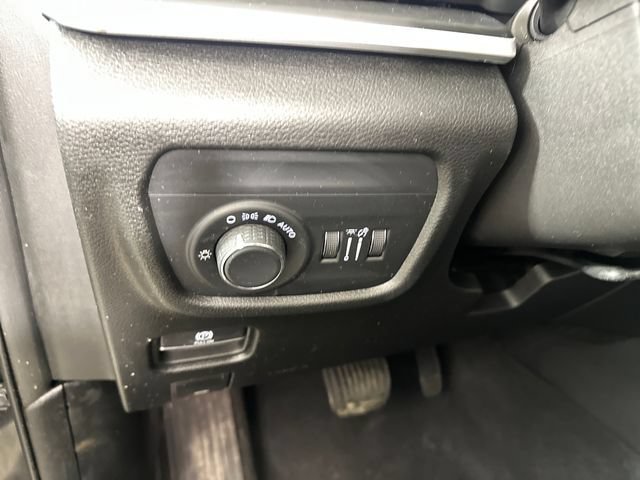 Used 2023 Jeep Grand Cherokee Laredo w/ Luxury Tech Group I AWD/4WD image 19