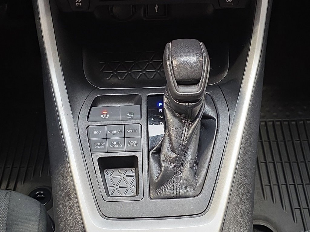 Used 2021 Toyota RAV4 XLE w/ Convenience Package image 22