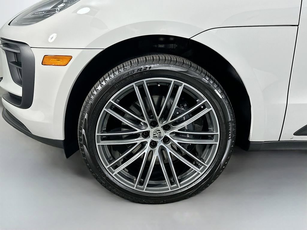 Certified 2025 Porsche Macan image 33