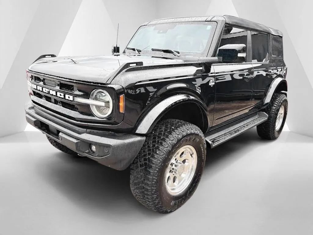 Used 2025 Ford Bronco Outer Banks AWD/4WD image 3