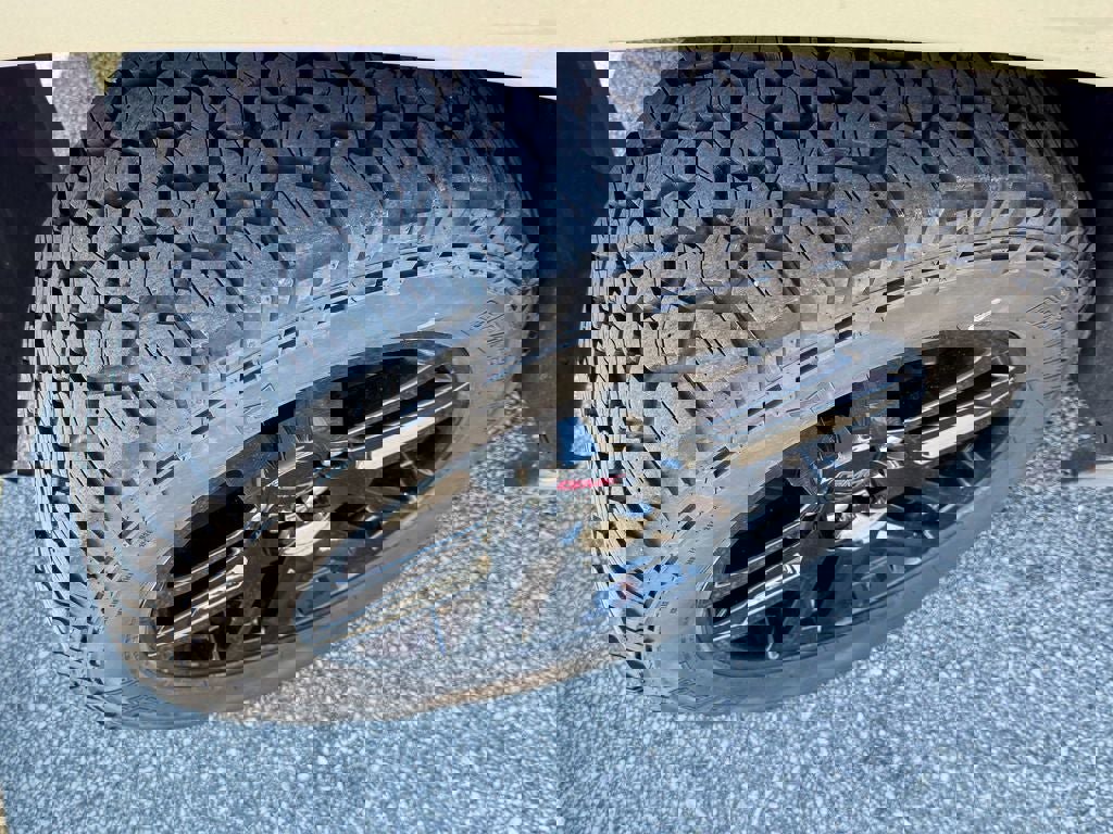 Used 2013 GMC Yukon XL SLT AWD/4WD image 30