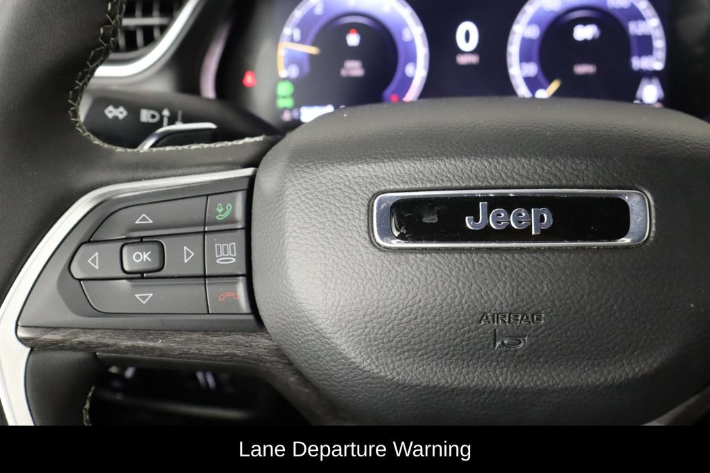 Used 2025 Jeep Grand Cherokee Limited w/ Trailer Tow Package AWD/4WD image 8