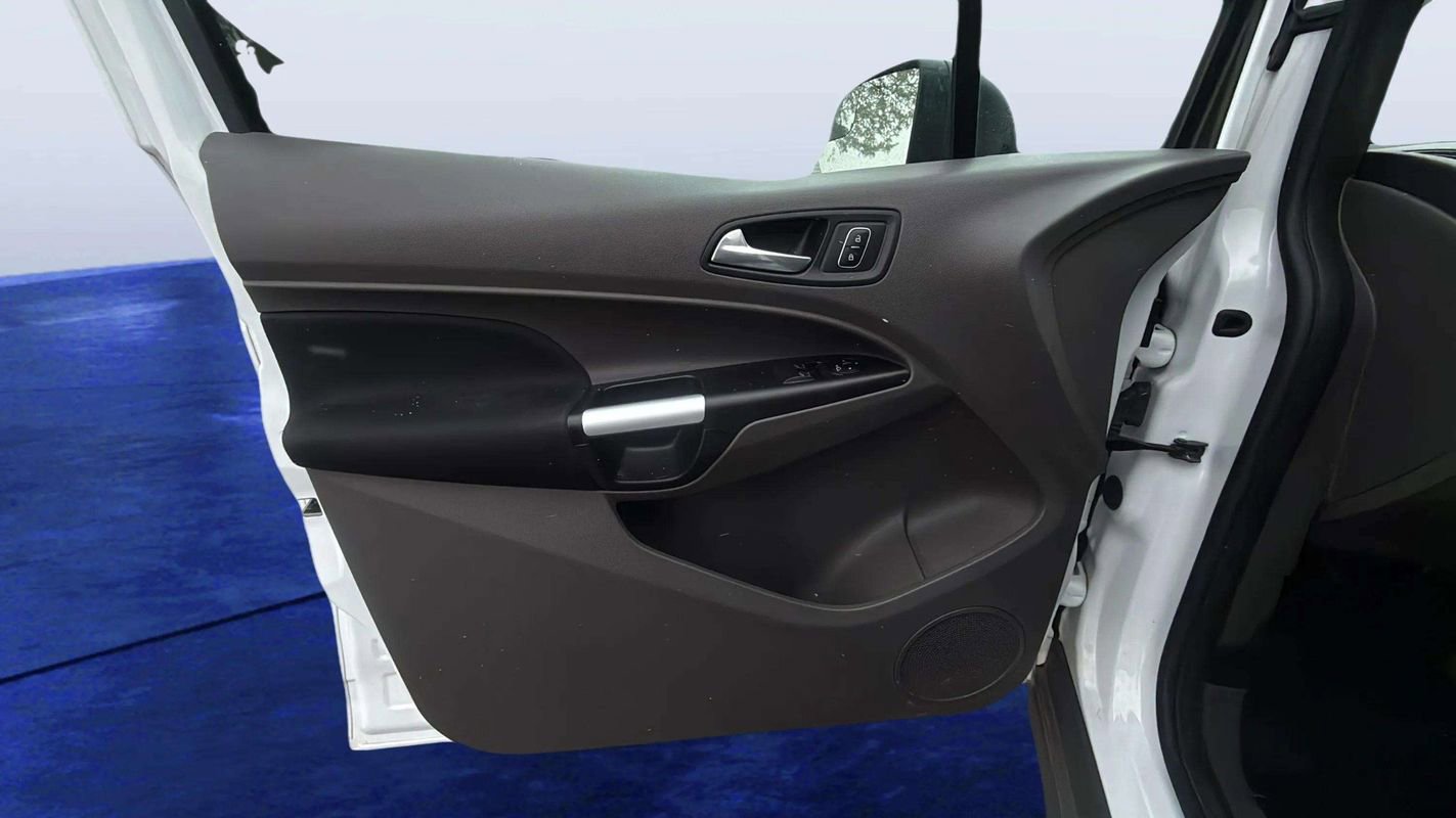 Used 2023 Ford Transit Connect XLT image 10