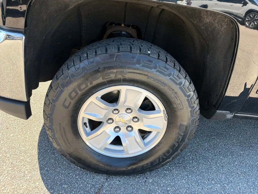 Used 2018 Chevrolet Silverado 1500 LT AWD/4WD image 9