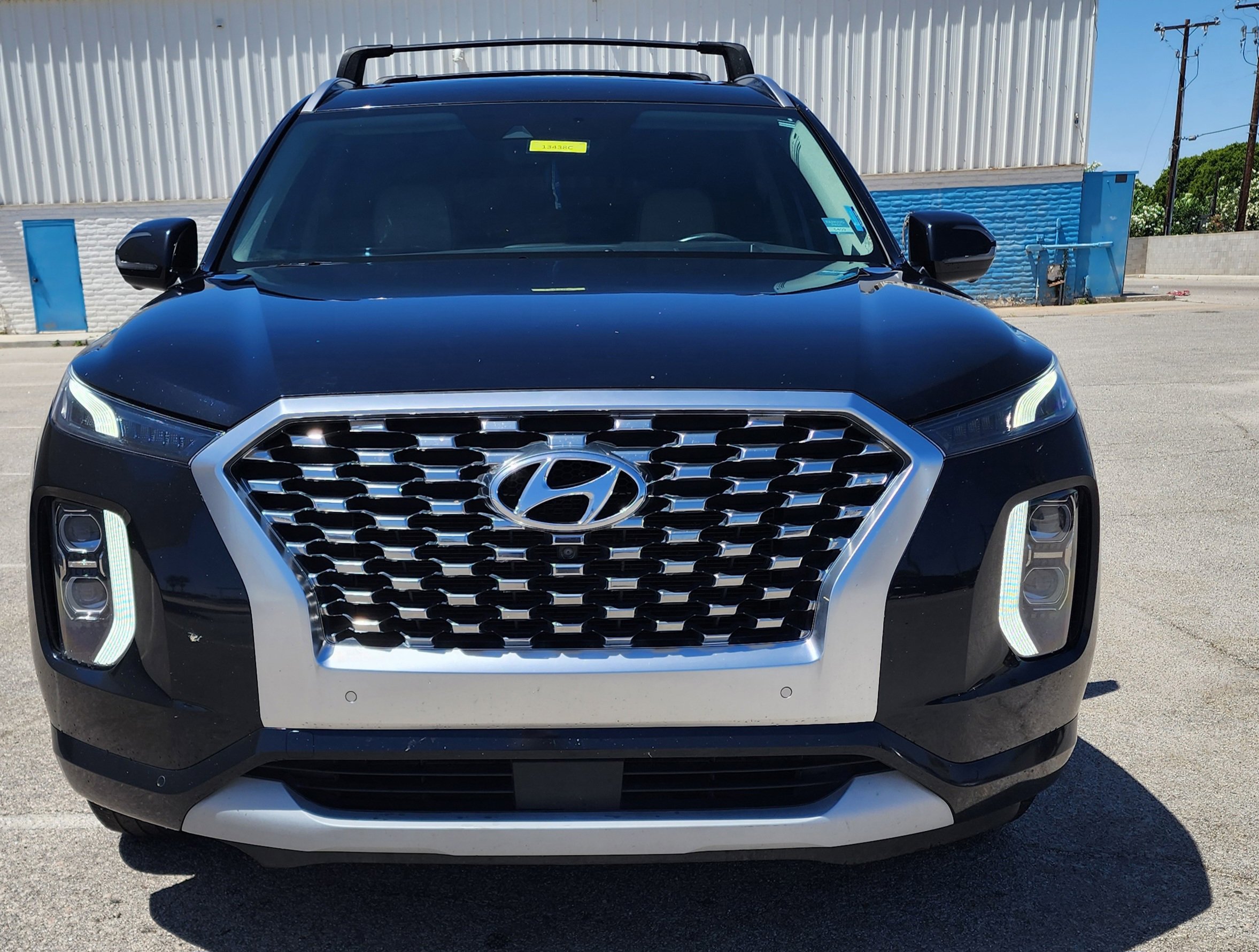 Used 2022 Hyundai Palisade Limited w/ Cargo Package FWD image 2