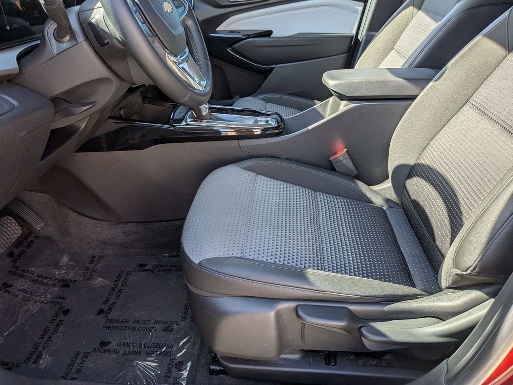 Used 2025 Chevrolet Trax LT w/ LT Convenience Package image 22