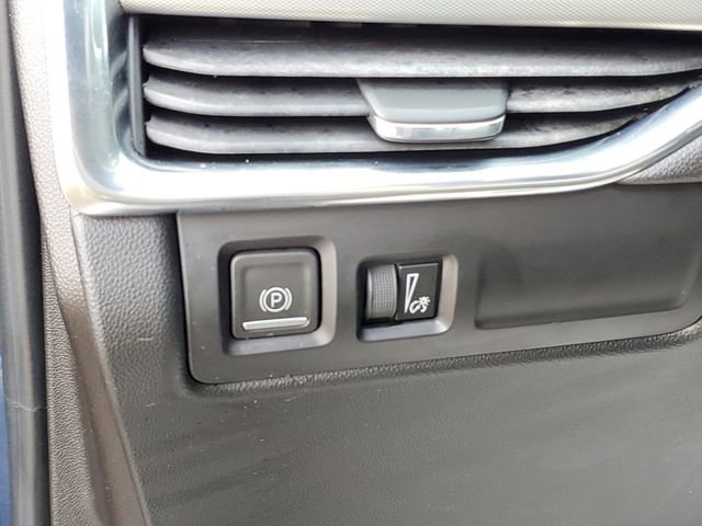 Used 2019 Cadillac XT4 Premium Luxury w/ Cold Weather Package image 8