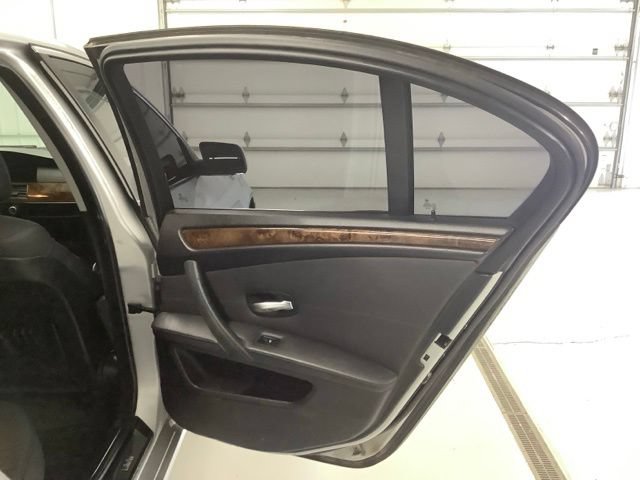 Used 2010 BMW 535i xDrive Sedan AWD/4WD image 9