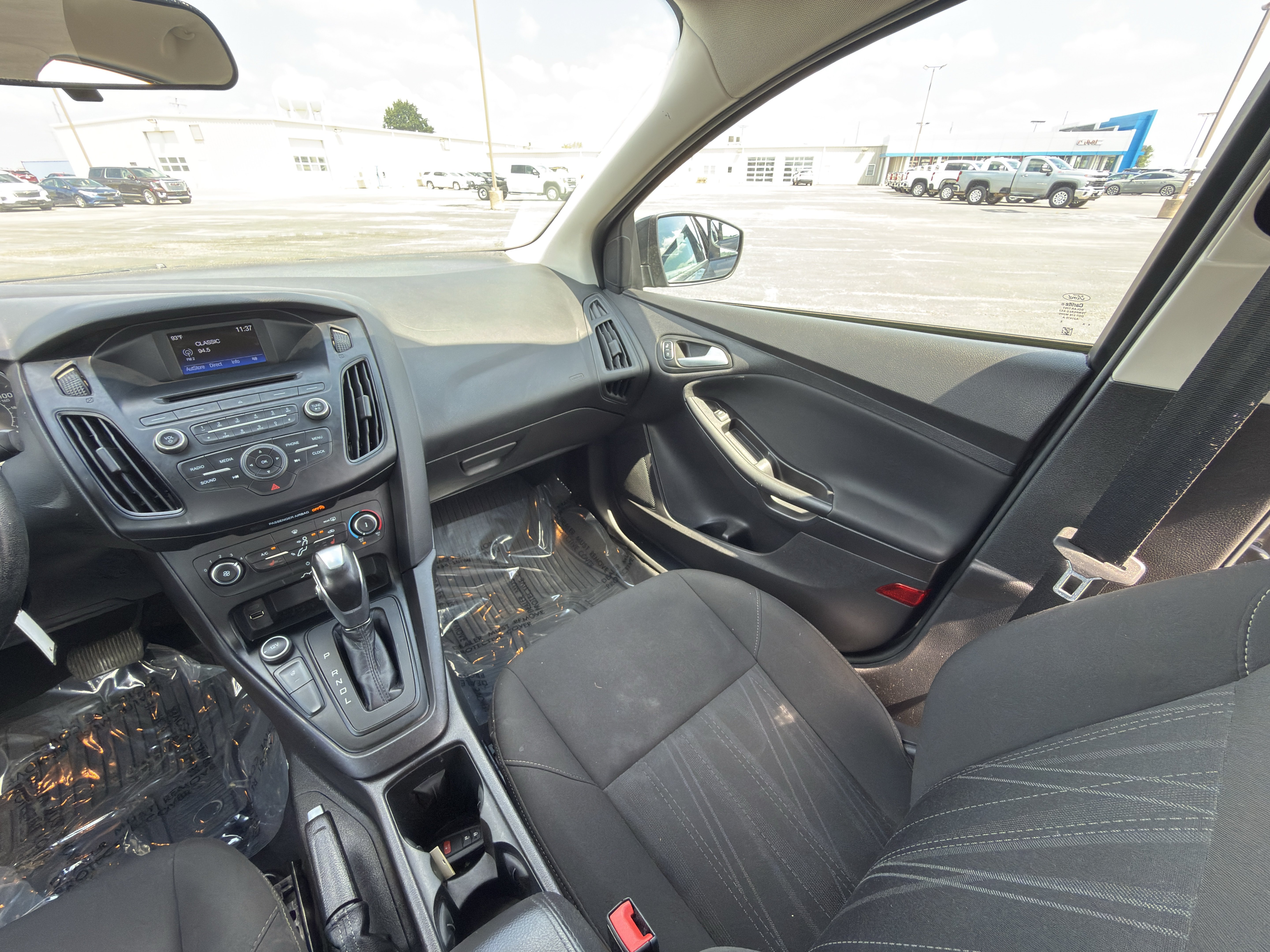 Used 2015 Ford Focus SE w/ SE Cold Weather Package FWD image 19