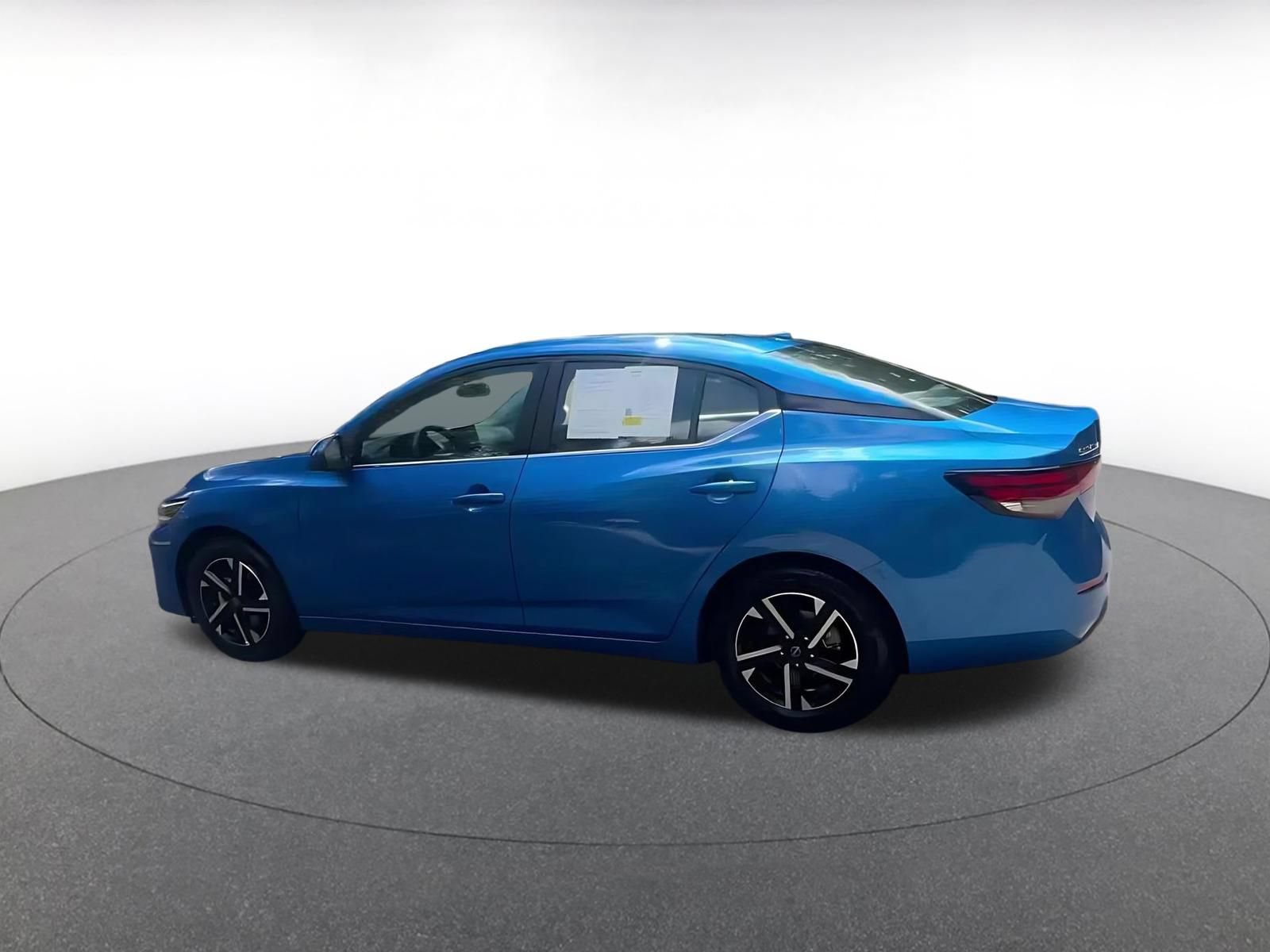 Used 2025 Nissan Sentra SV FWD image 10