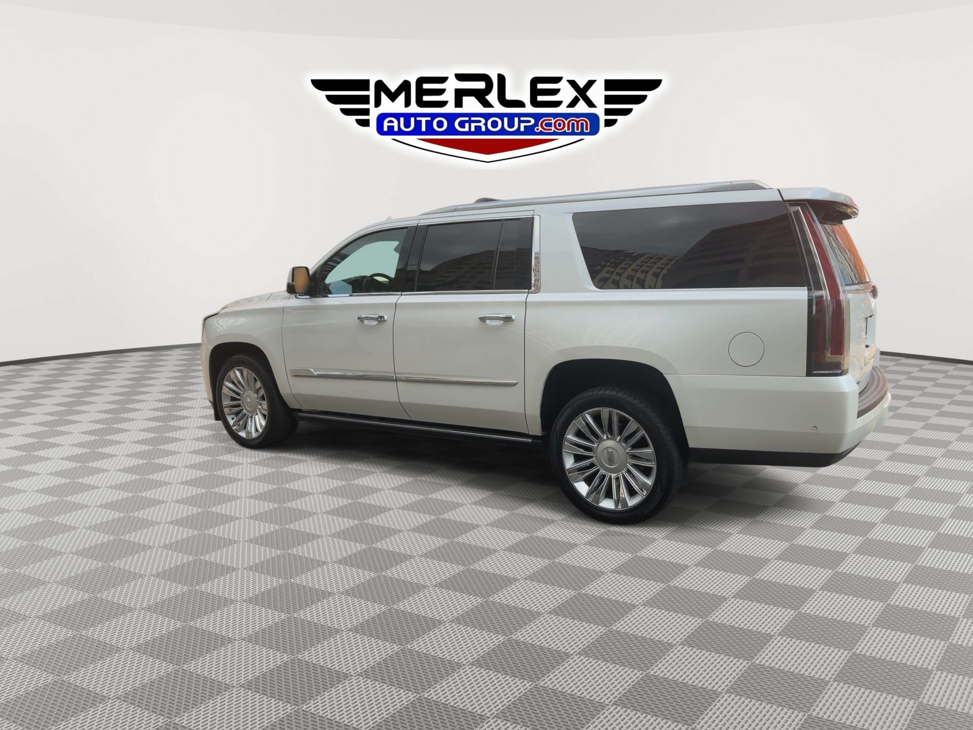 Used 2018 Cadillac Escalade ESV Platinum RWD image 6
