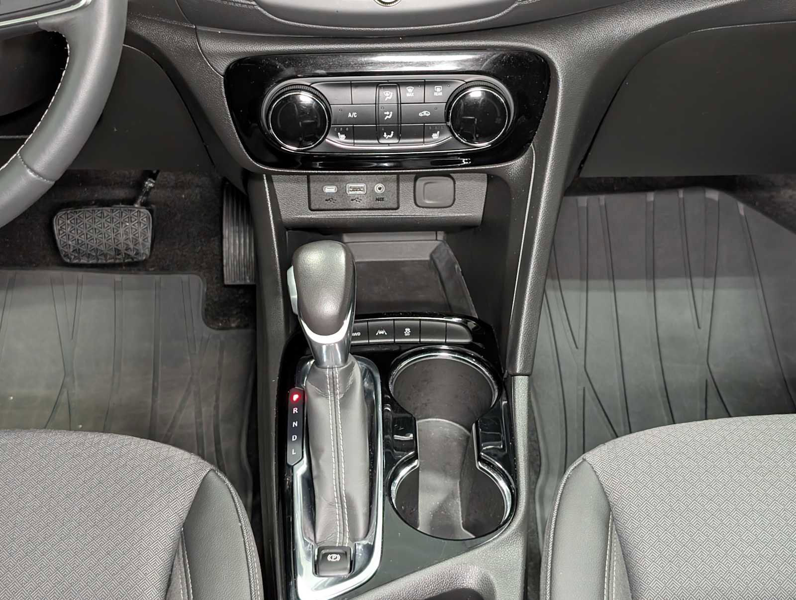 Used 2023 Buick Encore GX Preferred w/ Cold Weather Comfort Package AWD/4WD image 19