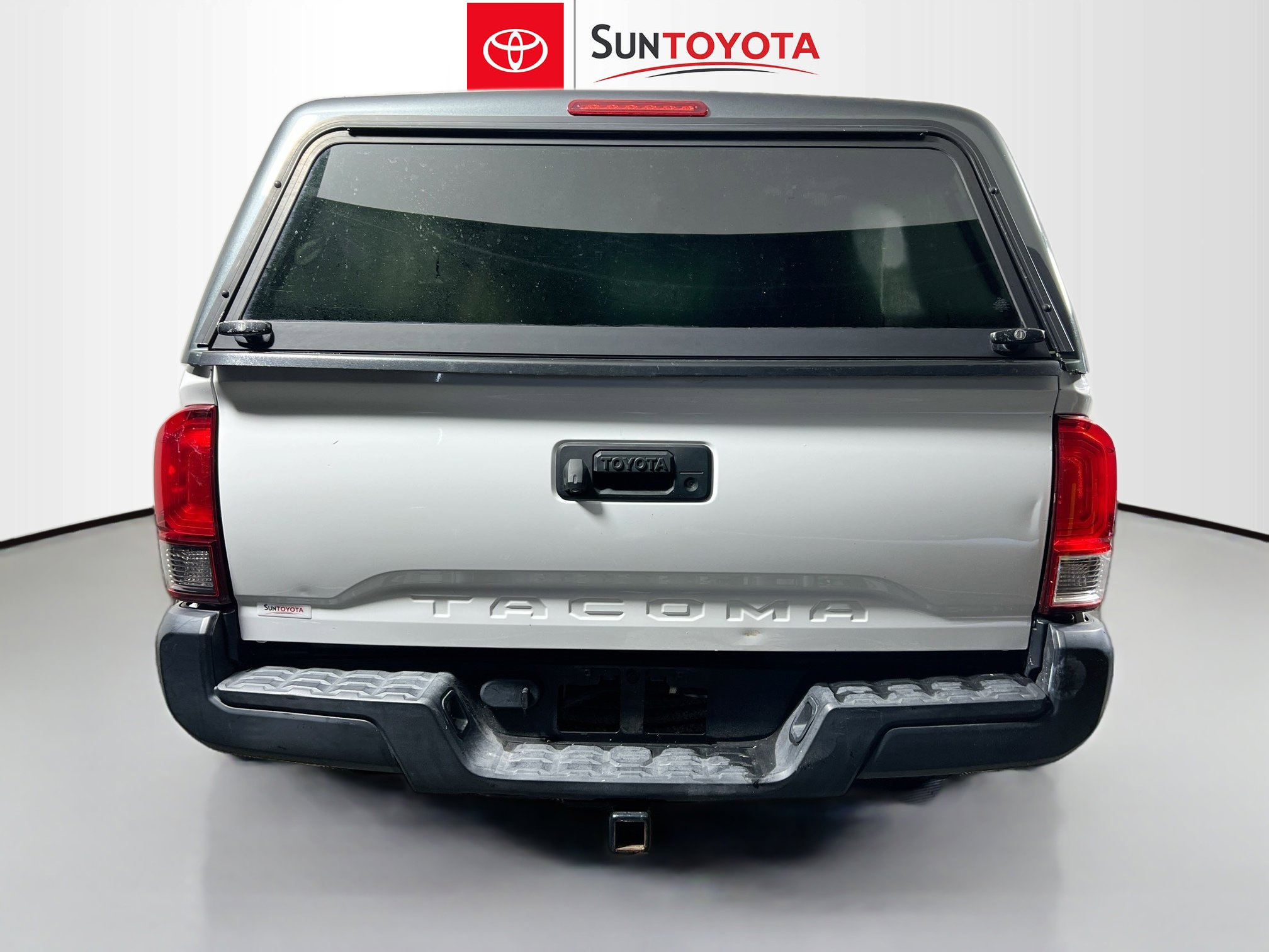 Used 2018 Toyota Tacoma SR image 5