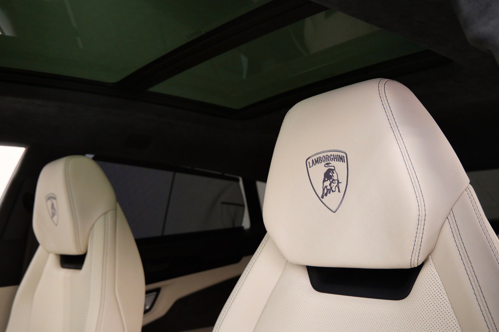 Used 2022 Lamborghini Urus AWD/4WD image 17