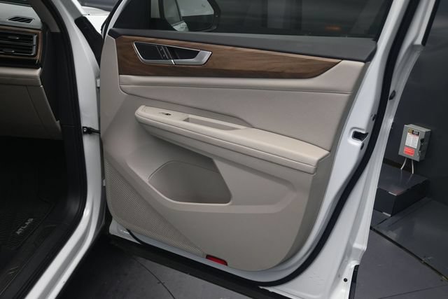 Used 2024 Volkswagen Atlas SE FWD image 19