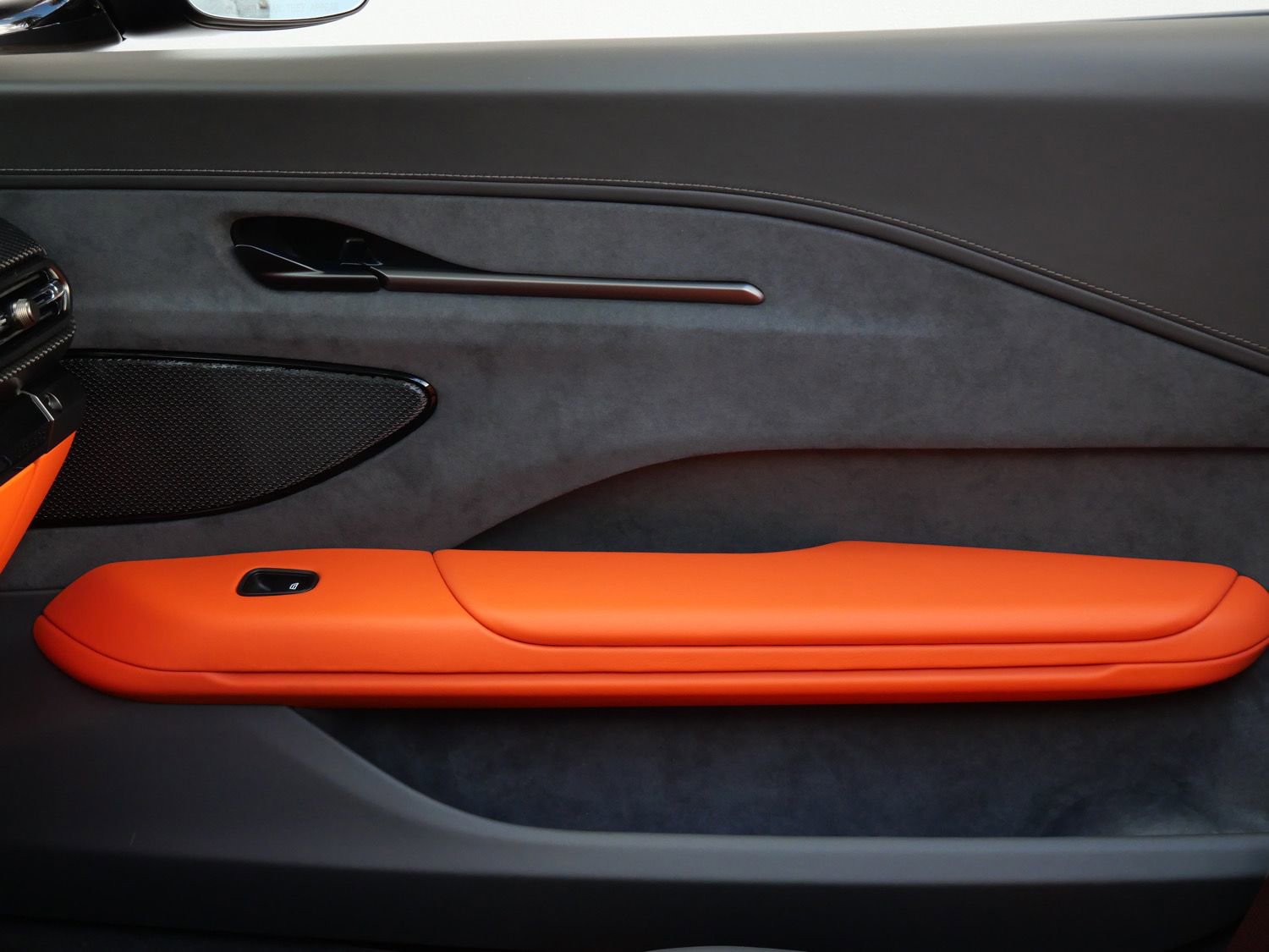 New 2026 Aston Martin V8 Vantage S image 19