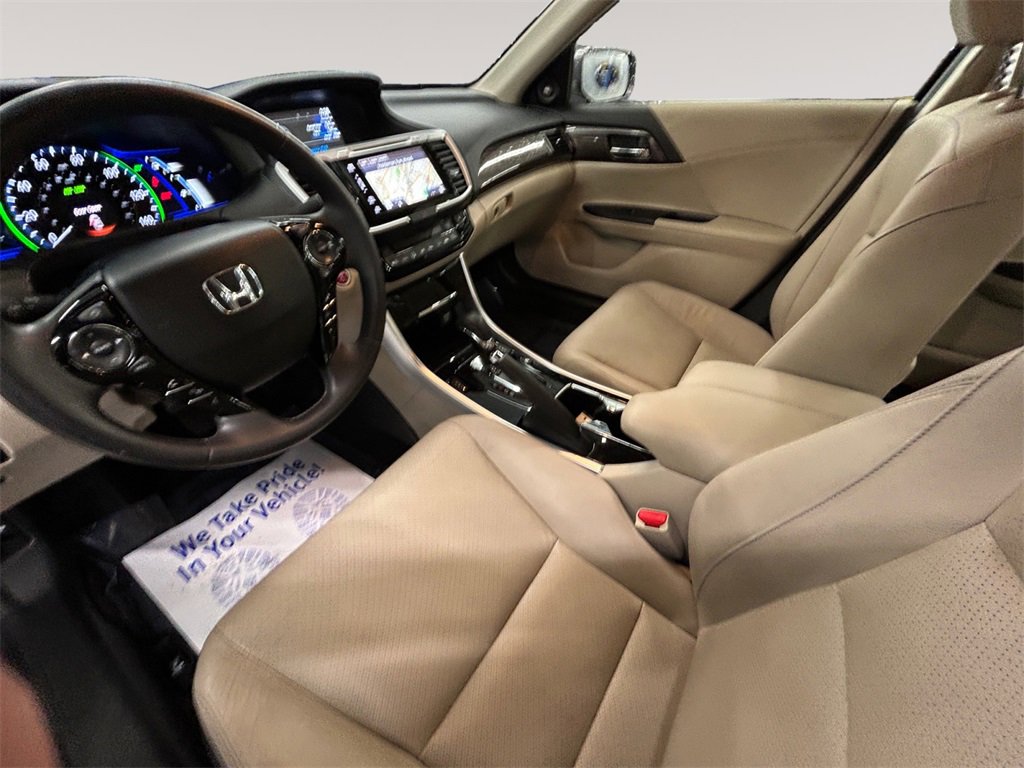 Used 2017 Honda Accord Touring image 10
