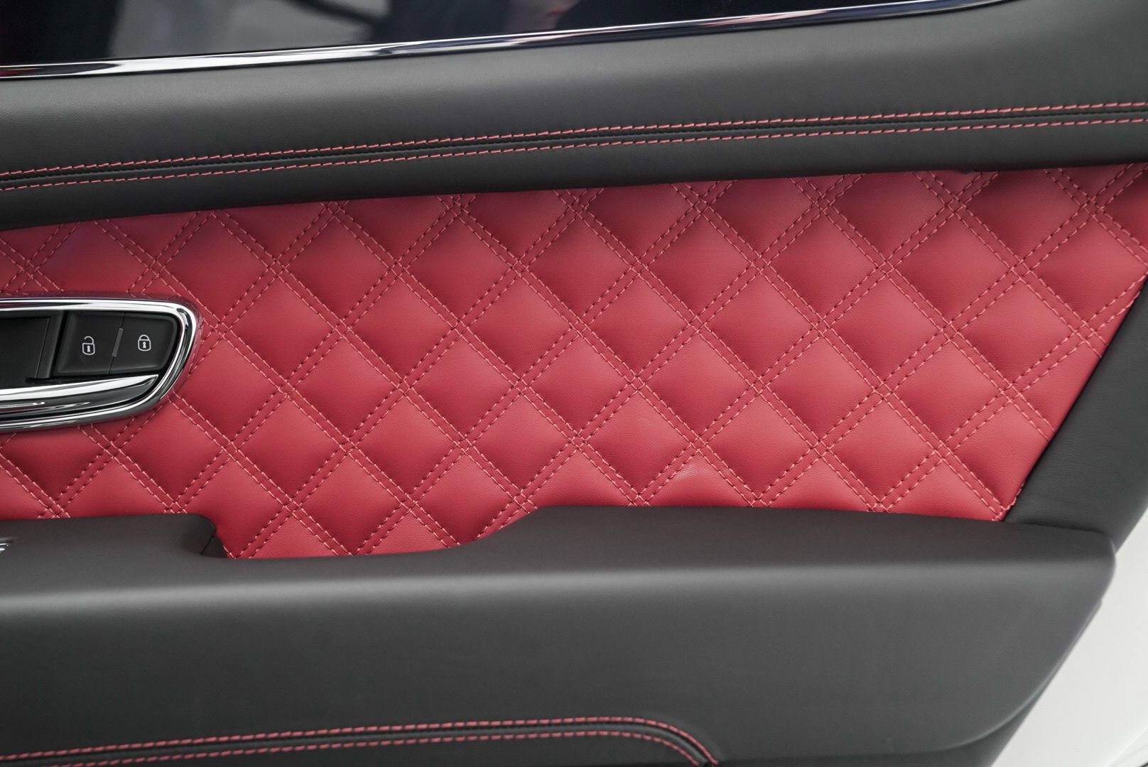 Used 2022 Bentley Bentayga image 46