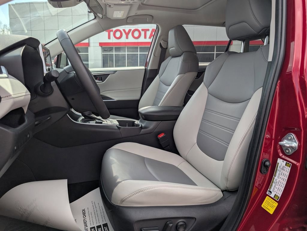 Used 2025 Toyota RAV4 XLE Premium image 11