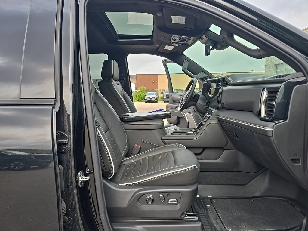Used 2026 GMC Sierra 2500 AT4X w/ LPO, Black Badging Package AWD/4WD image 19