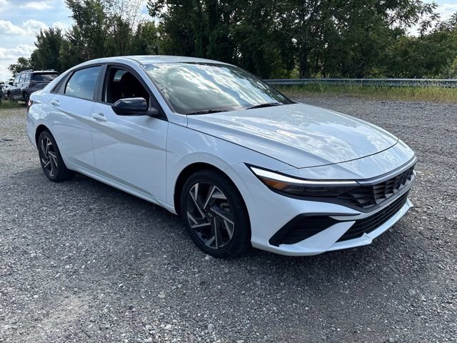 Used 2025 Hyundai Elantra SEL FWD image 7