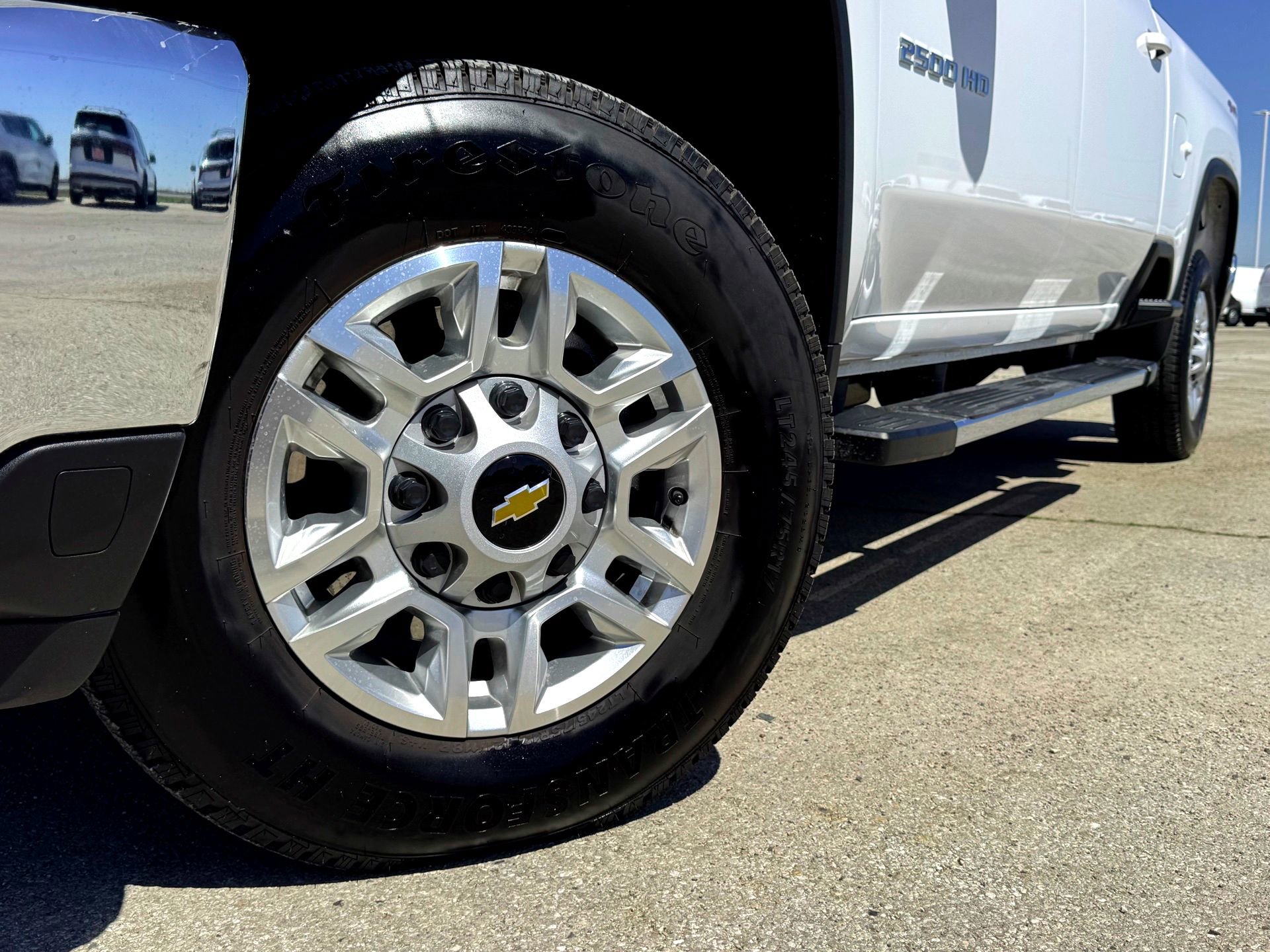 Used 2025 Chevrolet Silverado 2500 LT w/ Convenience Package AWD/4WD image 2