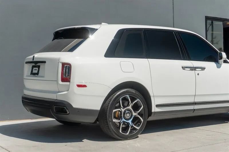 Used 2024 Rolls-Royce Cullinan Black Badge image 49