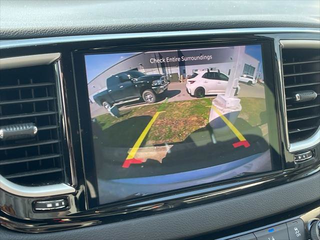 Used 2024 Chrysler Pacifica Touring-L image 22