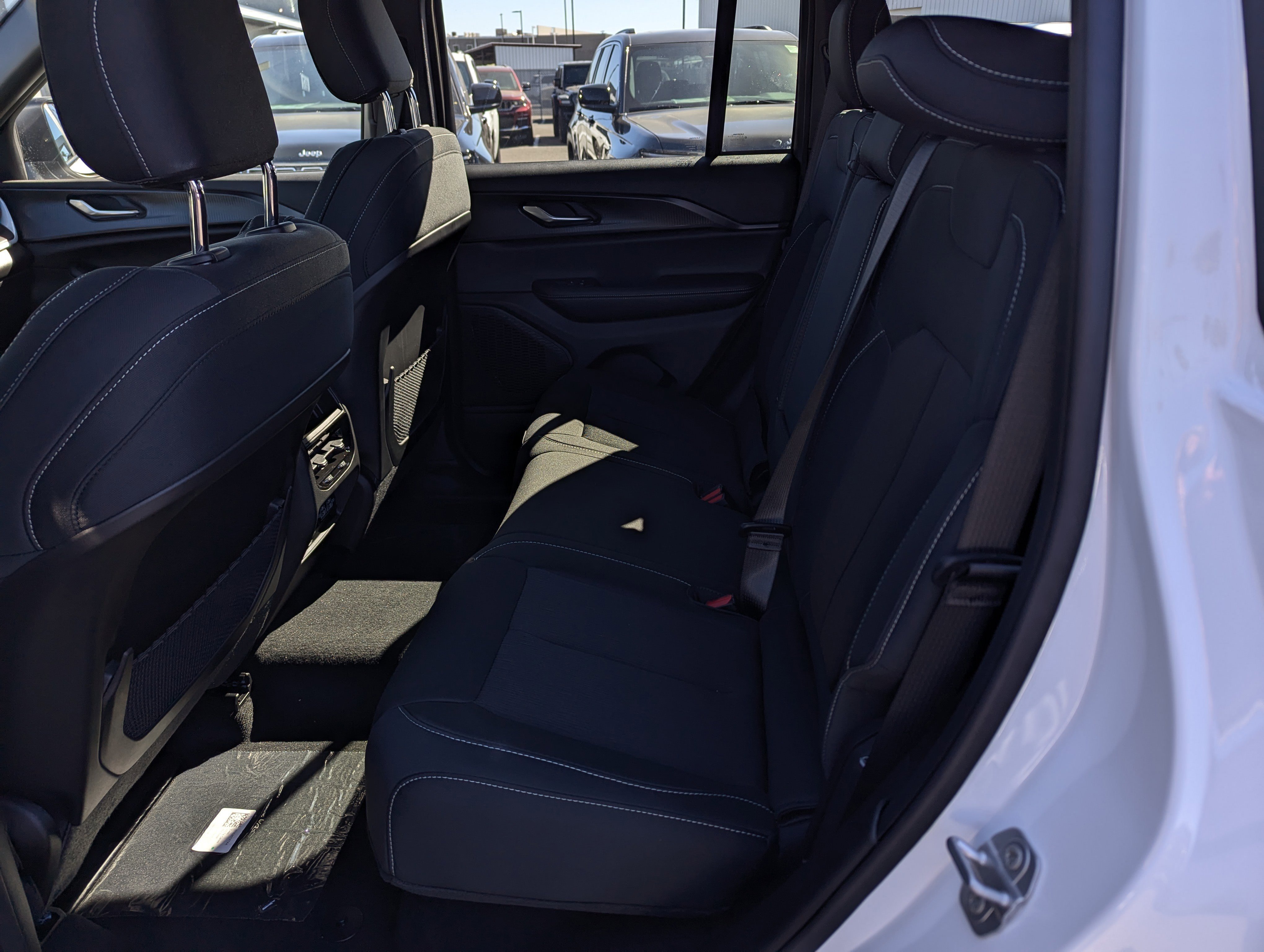 New 2025 Jeep Grand Cherokee Laredo w/ Luxury Tech Group I image 8