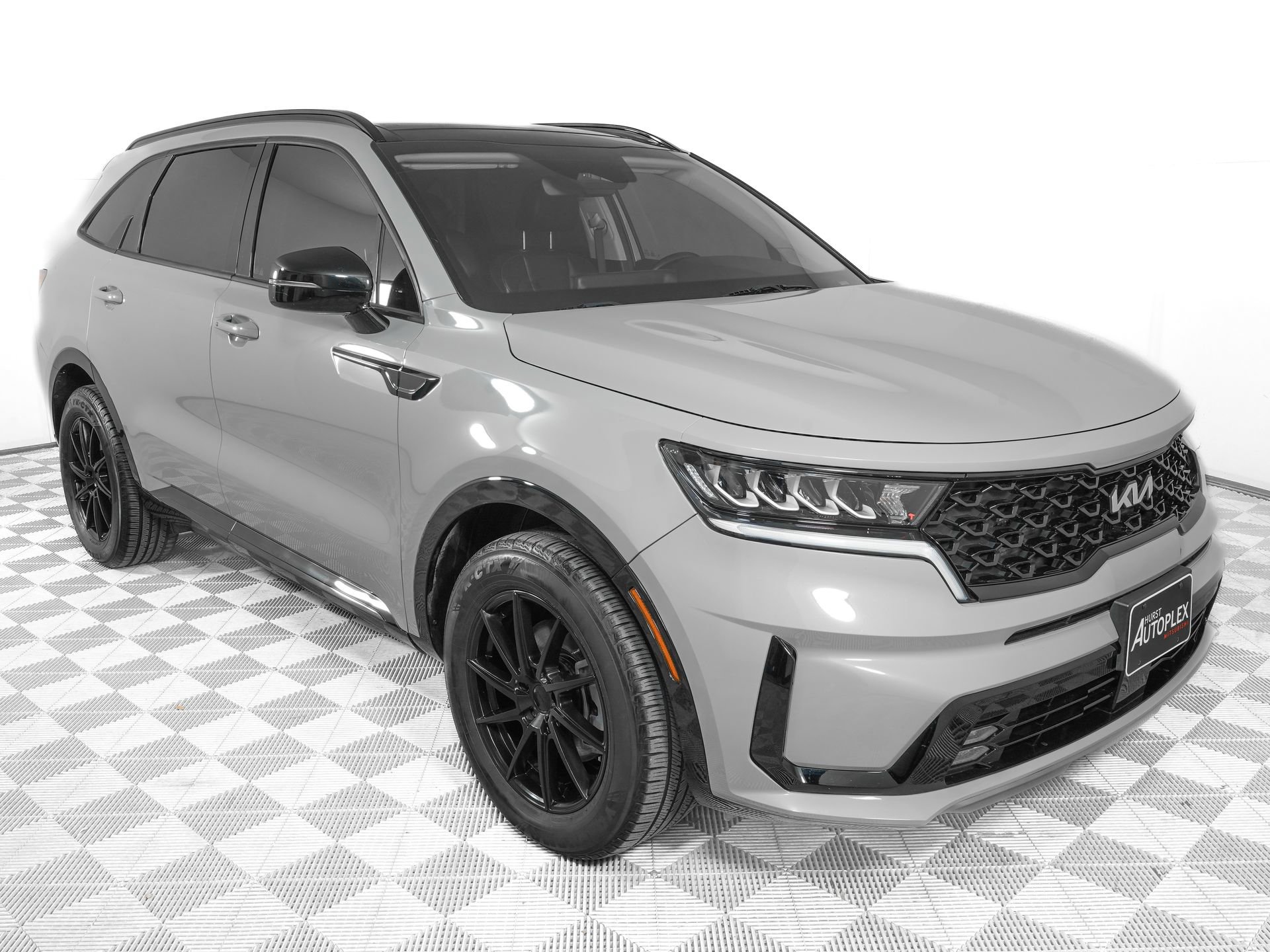 Used 2022 Kia Sorento EX w/ Panoramic Sunroof Package image 3