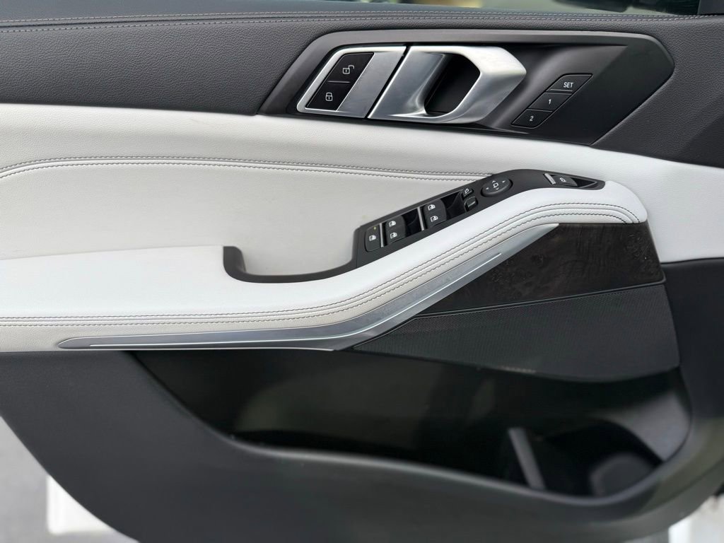 Used 2023 BMW X5 xDrive40i w/ M Sport Package image 29