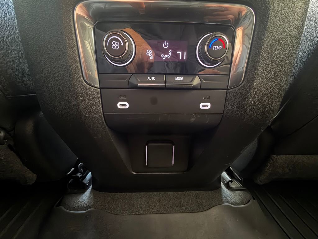 Used 2023 Chevrolet Suburban RST AWD/4WD image 31