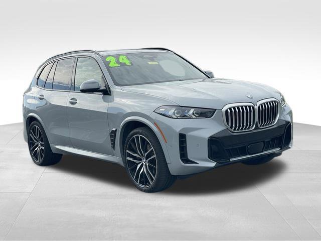 Used 2024 BMW X5 xDrive40i w/ M Sport Package AWD/4WD image 3