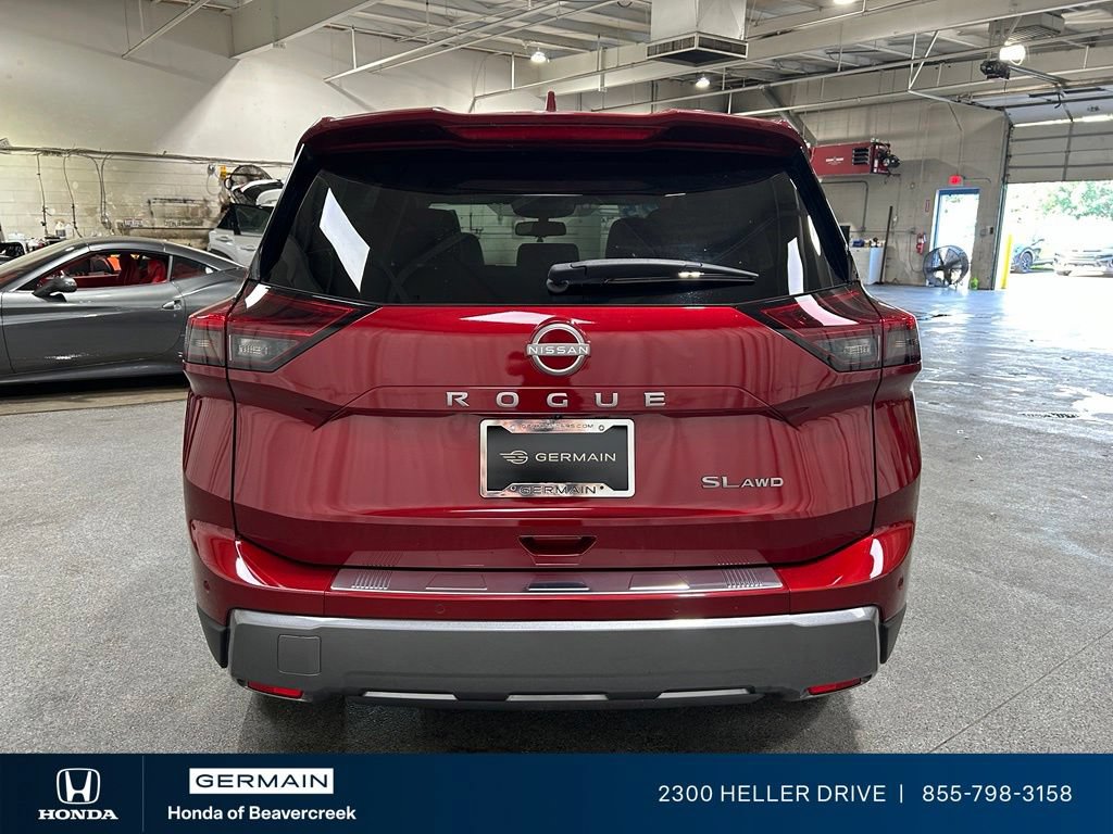 Used 2025 Nissan Rogue SL AWD/4WD image 7