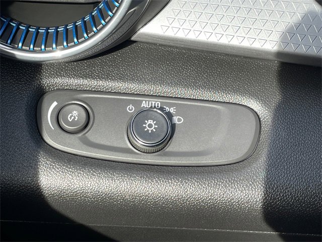 Used 2025 Chevrolet Trax LT w/ LT Convenience Package image 17