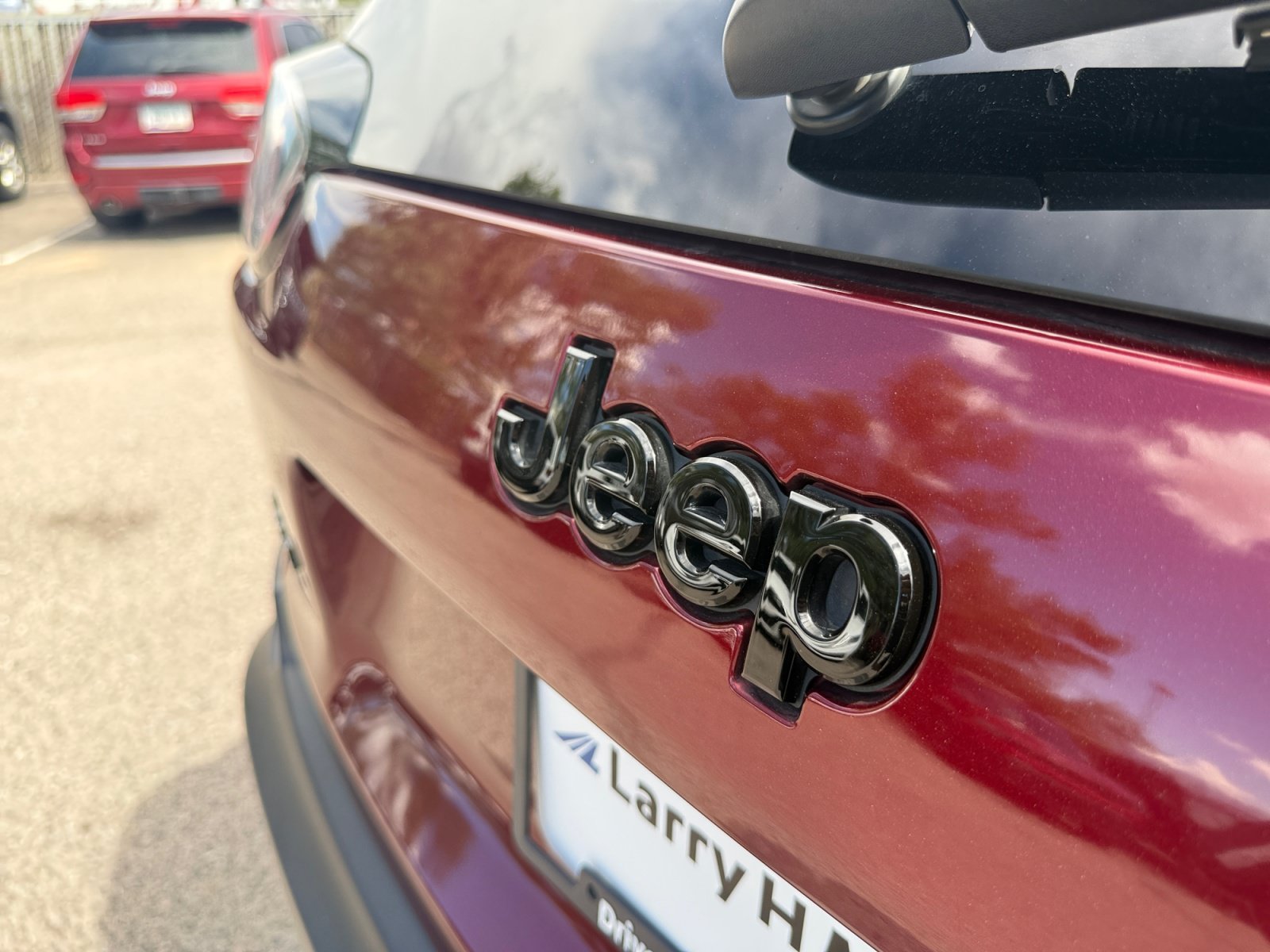 Used 2020 Jeep Cherokee Latitude Plus AWD/4WD image 29
