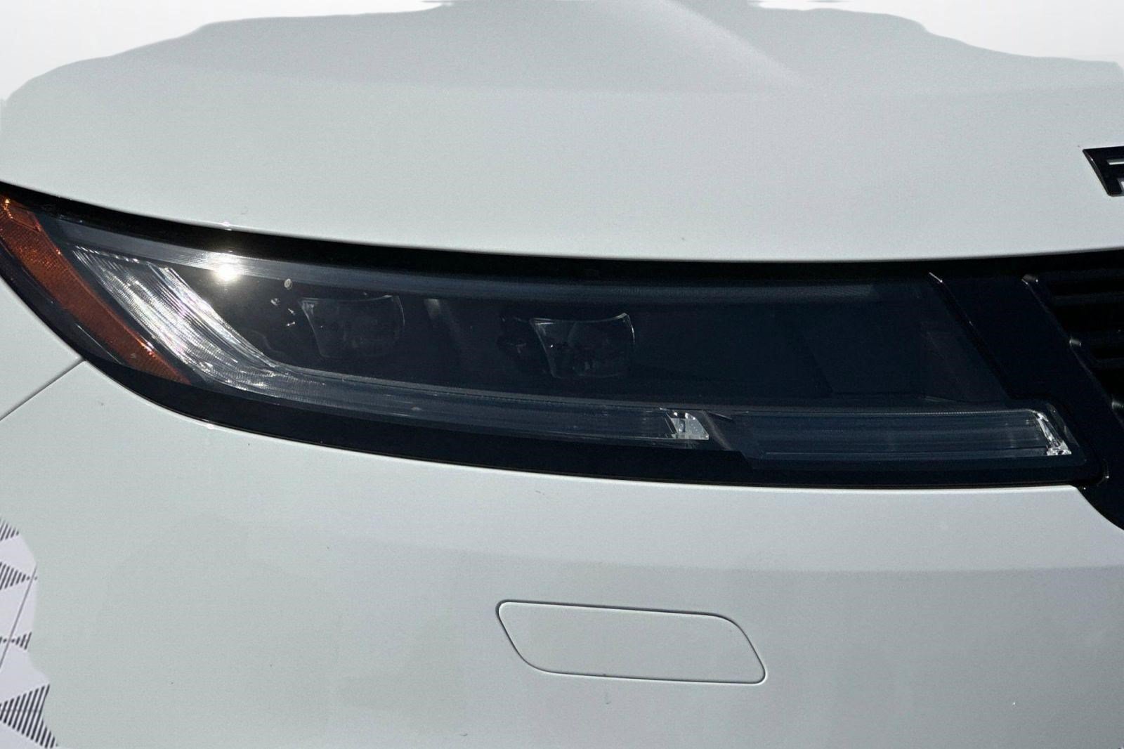 Used 2024 Land Rover Range Rover Sport SE AWD/4WD image 12
