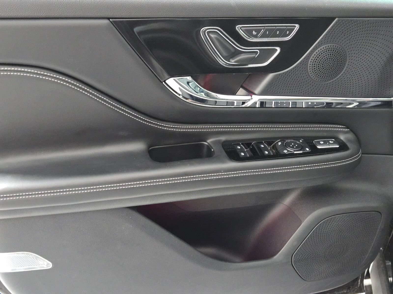 New 2025 Lincoln Corsair Grand Touring w/ Rear Removable Package Tray AWD/4WD image 24